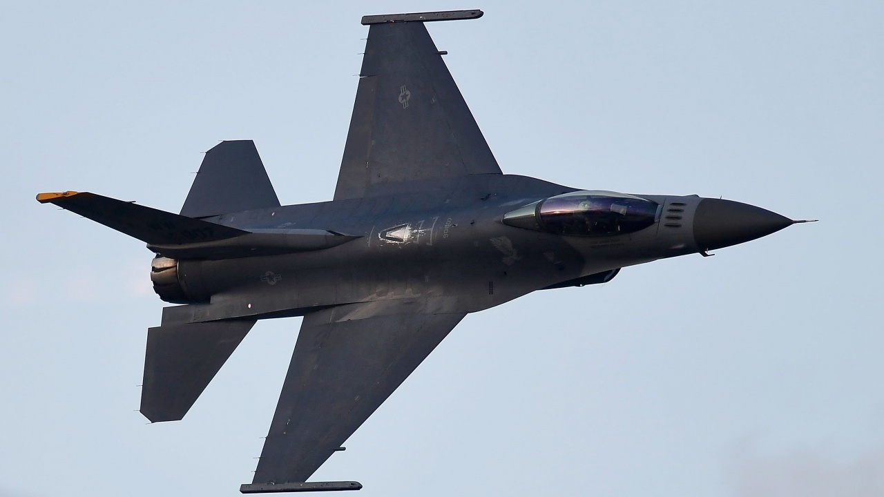 Американски изтребител F-16 се разби по неясни причини