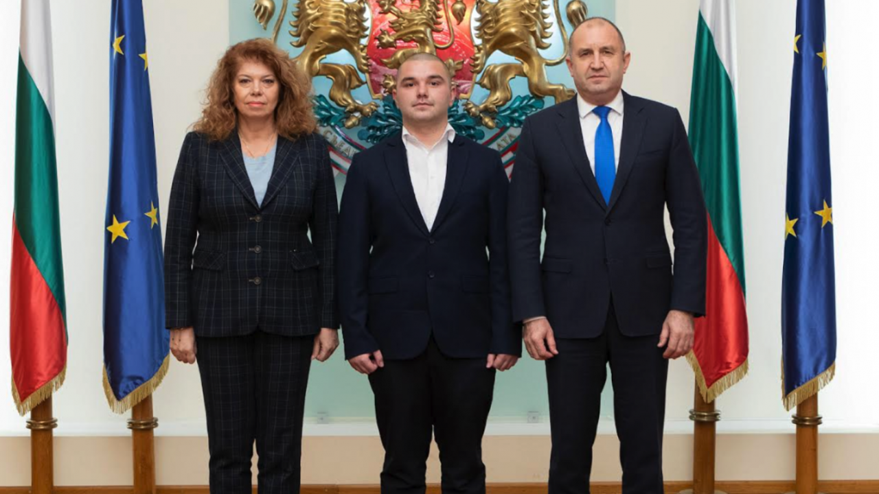 Илияна Йотова ще връчи български документи за самоличност на Христиан Пендиков