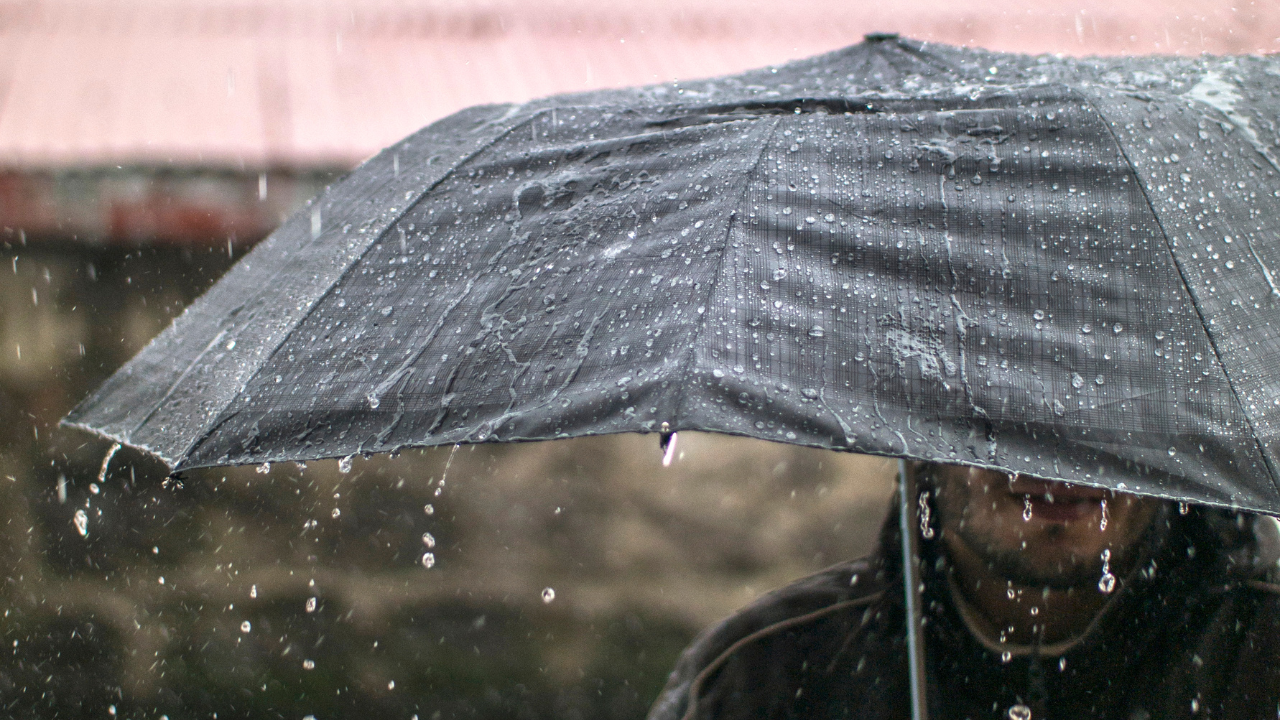 Жълт код за дъжд в почти цяла България утре