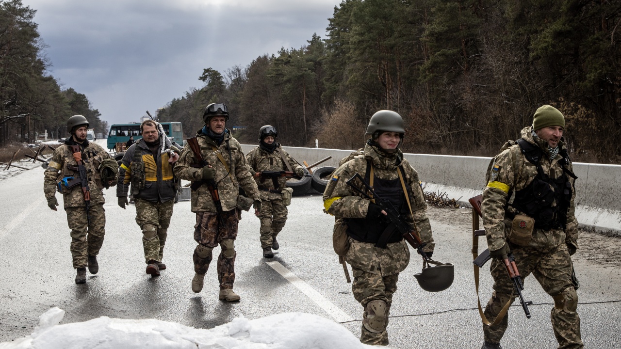 Двама ранени украински военнослужещи ще бъдат настанени на лечение в Токио