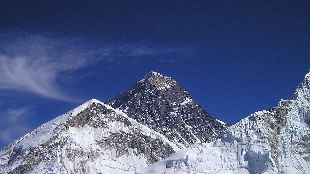Еверест взе още два човешки живота