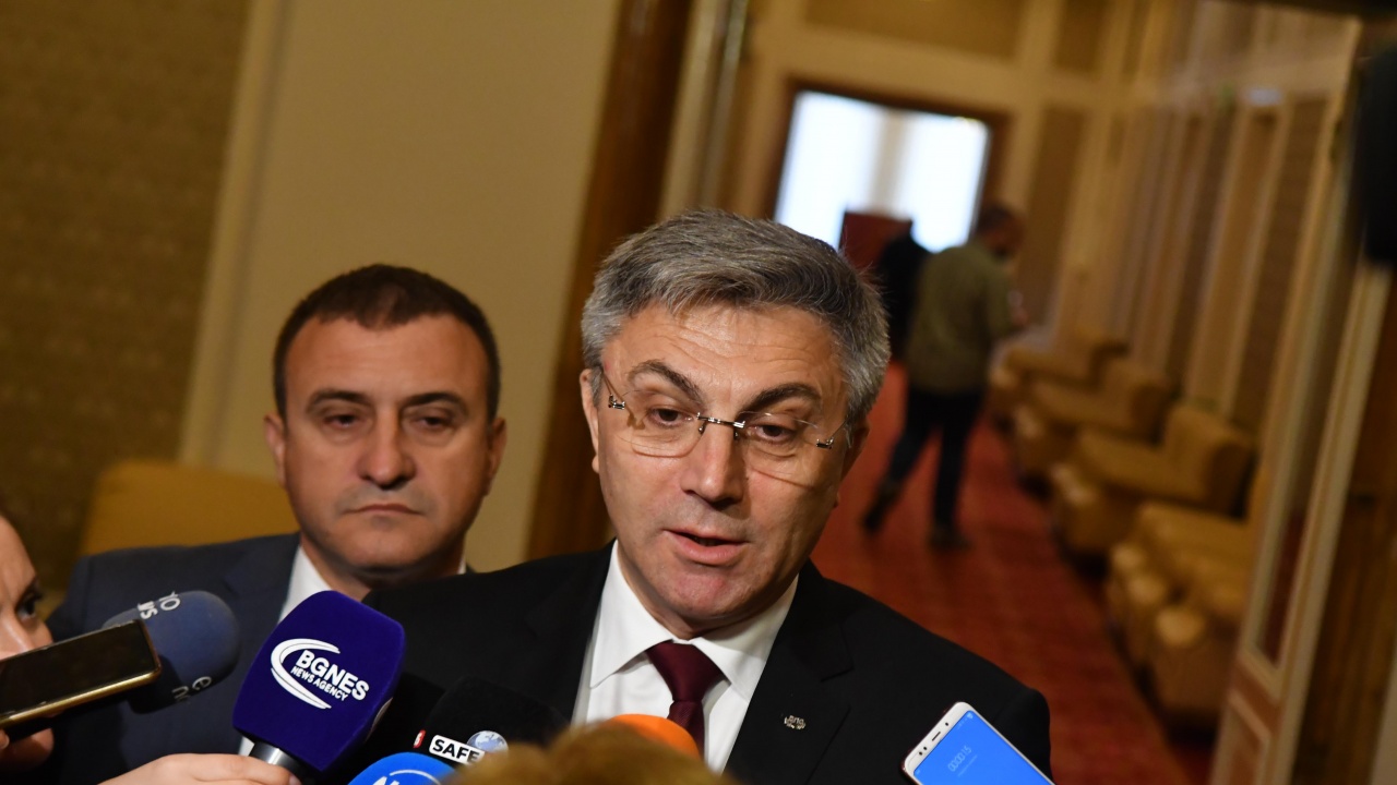 Карадайъ увери: Полагаме усилия да има изход от политическата криза в България