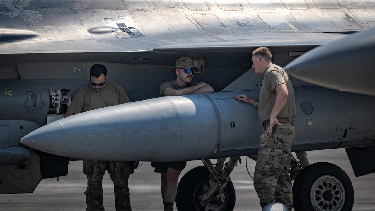 САЩ са склонни да разрешат на страни, разполагащи с F-16, да ги предоставят на Украйна