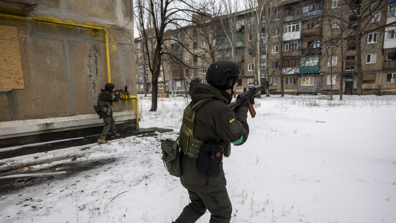 Украйна заяви, че силите ѝ частично са обкръжили Бахмут