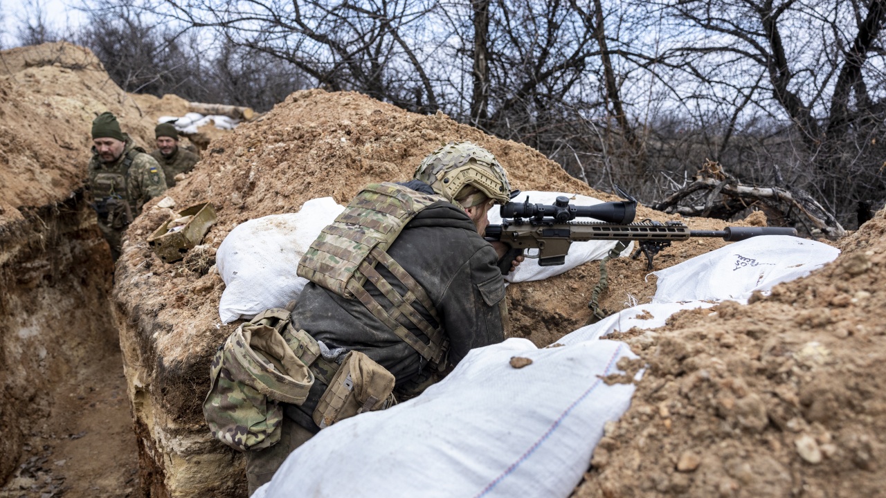 Украински генерал: Войските на Киев контролират незначителна част от Бахмут, но настъпват по фланговете