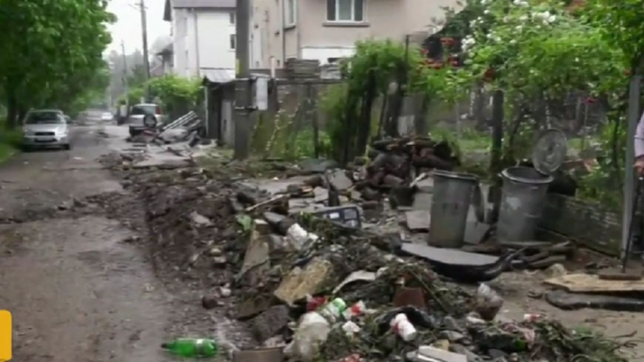 Бедствието в Берковица: Потърпевши разказаха, че водата е дошла за секунди и е наводнила домовете им