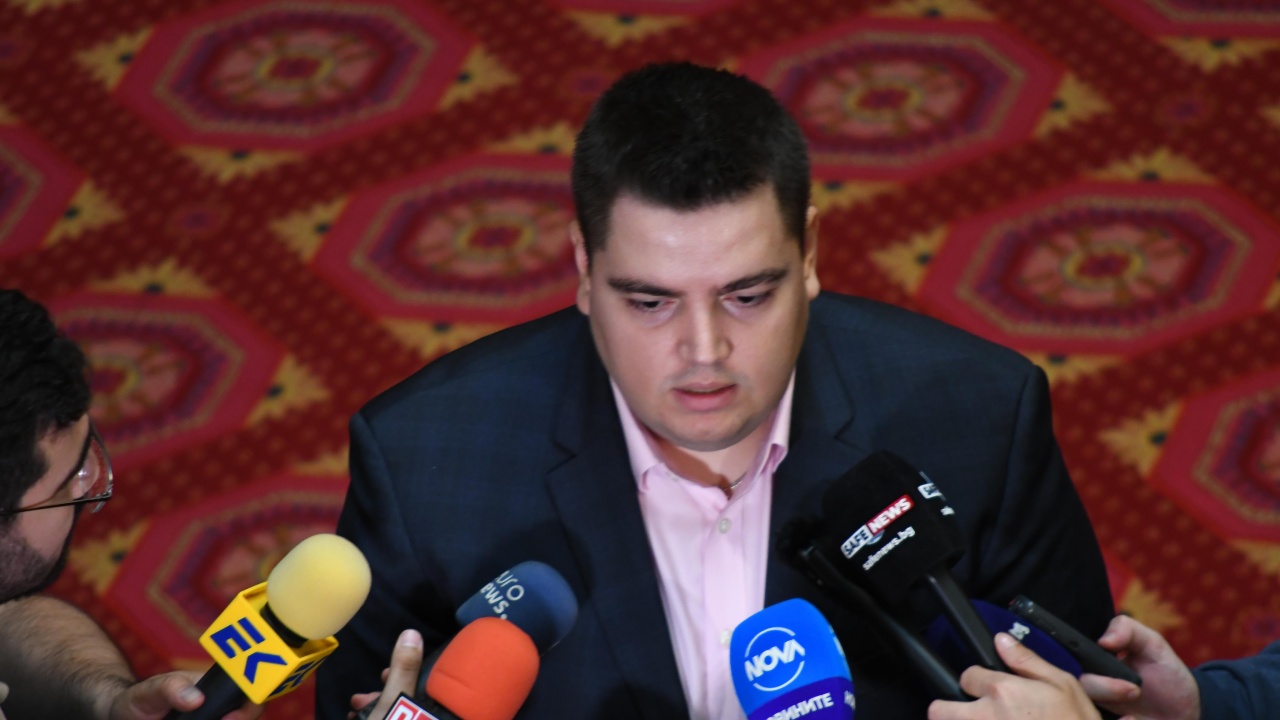 Стою Стоев: Дали е основателно решението за освобождаването на Гешев, вече е в ръцете на президента