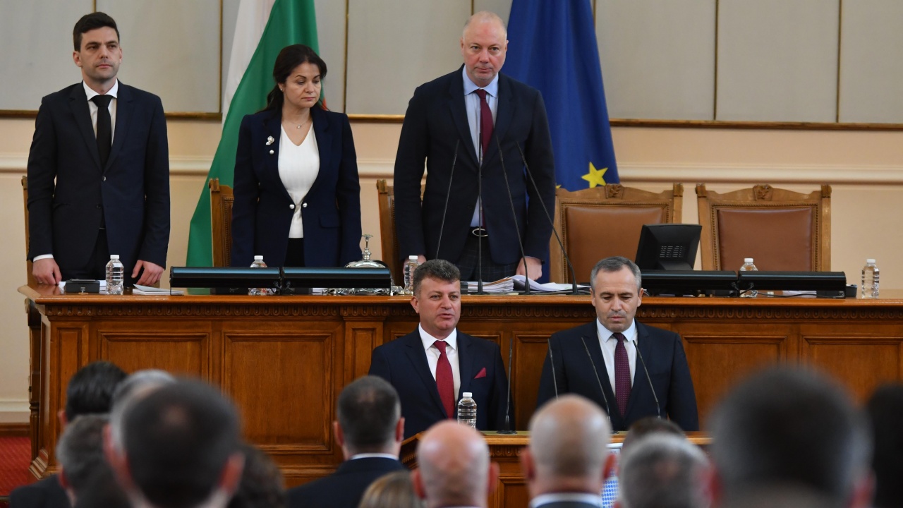 Нови депутати се заклеха на мястото на Асен Василев и акад. Денков