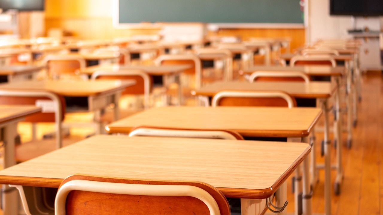 Спор в комисията по образование: Да повтарят ли учениците в трети и четвърти клас годината?