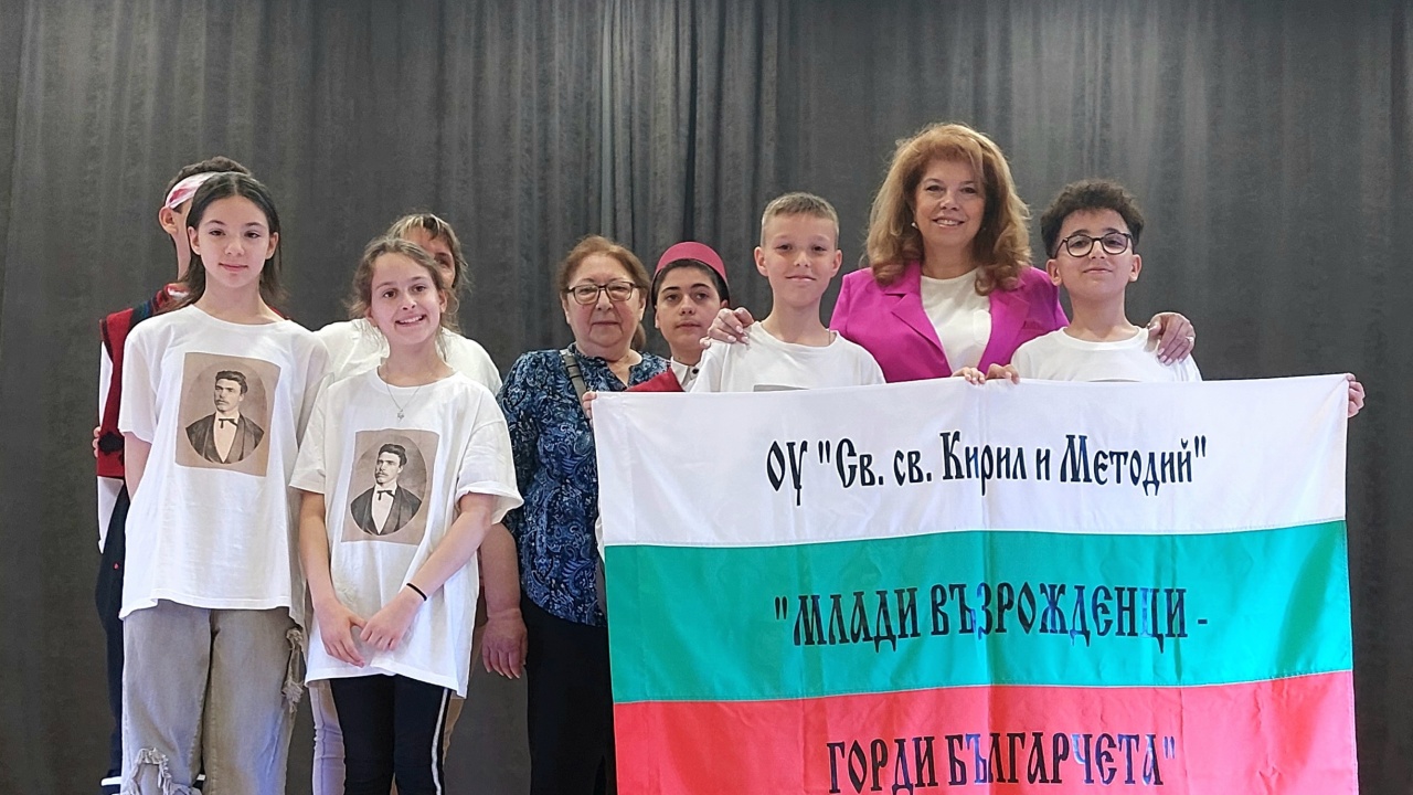 Илияна Йотова гостува във Варна на регионалната среща на клубовете „Млади възрожденци“