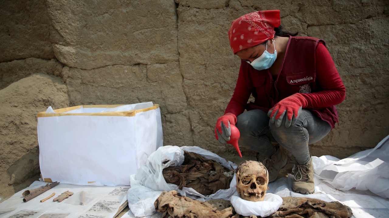 Археолози откриха мумия на 3000 години в Перу