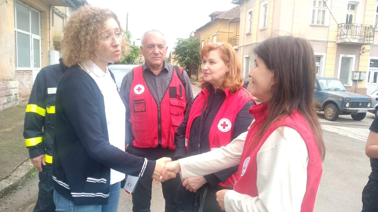 Министър Шалапатова: Още този месец пострадалите от наводненията домакинства ще получат еднократна помощ до 1512 лв.