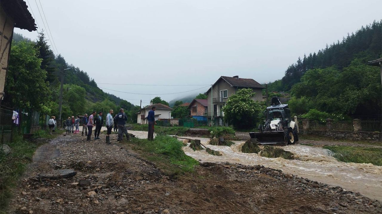 Частично бедствено положение в селата около Елин Пелин след пороите