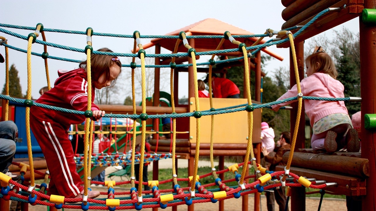 Община Главиница започна изграждането на шест детски площадки в различни населени места