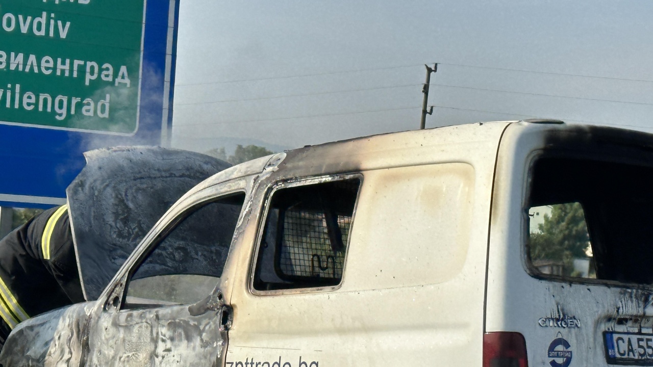 Автомобил катастрофира и изгоря на Северната тангента на София