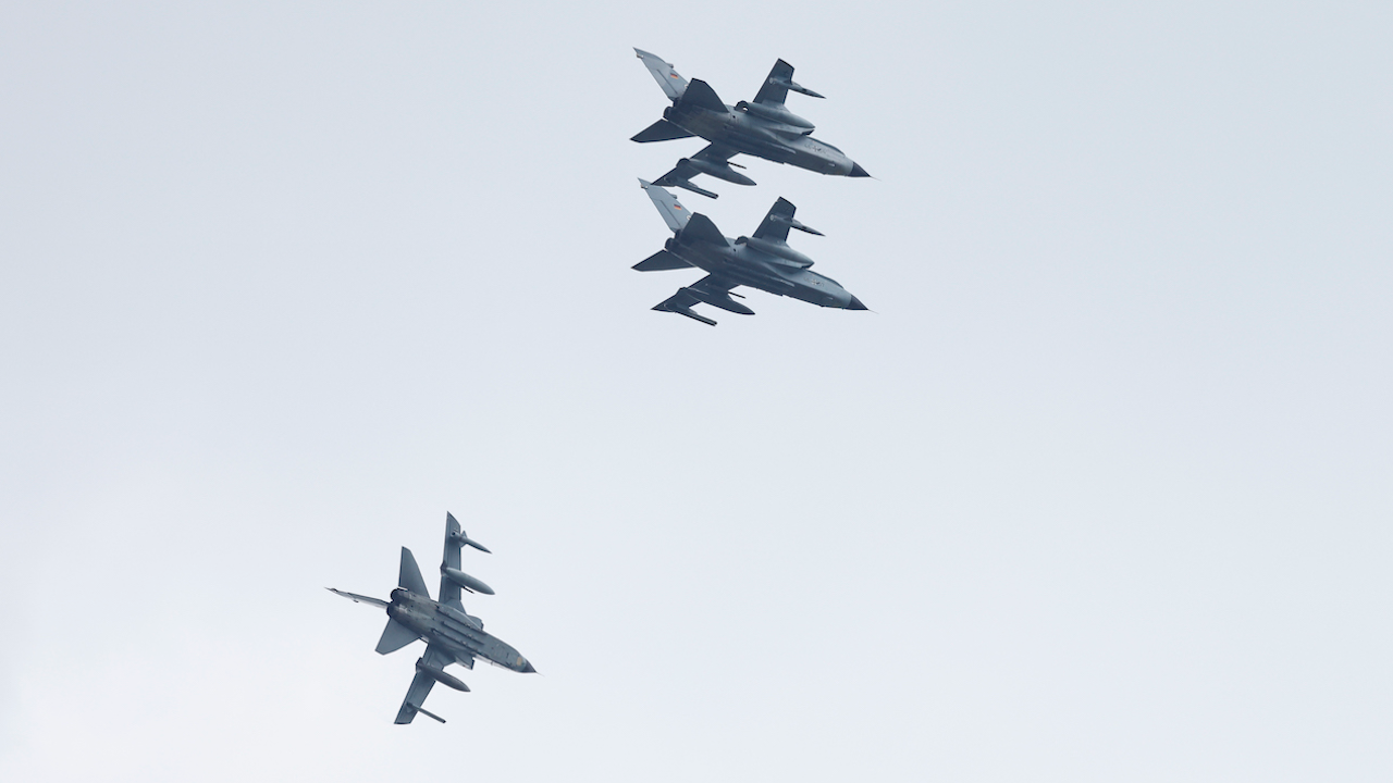 НАТО приключи днес най-големите военновъздушни учения в историята си