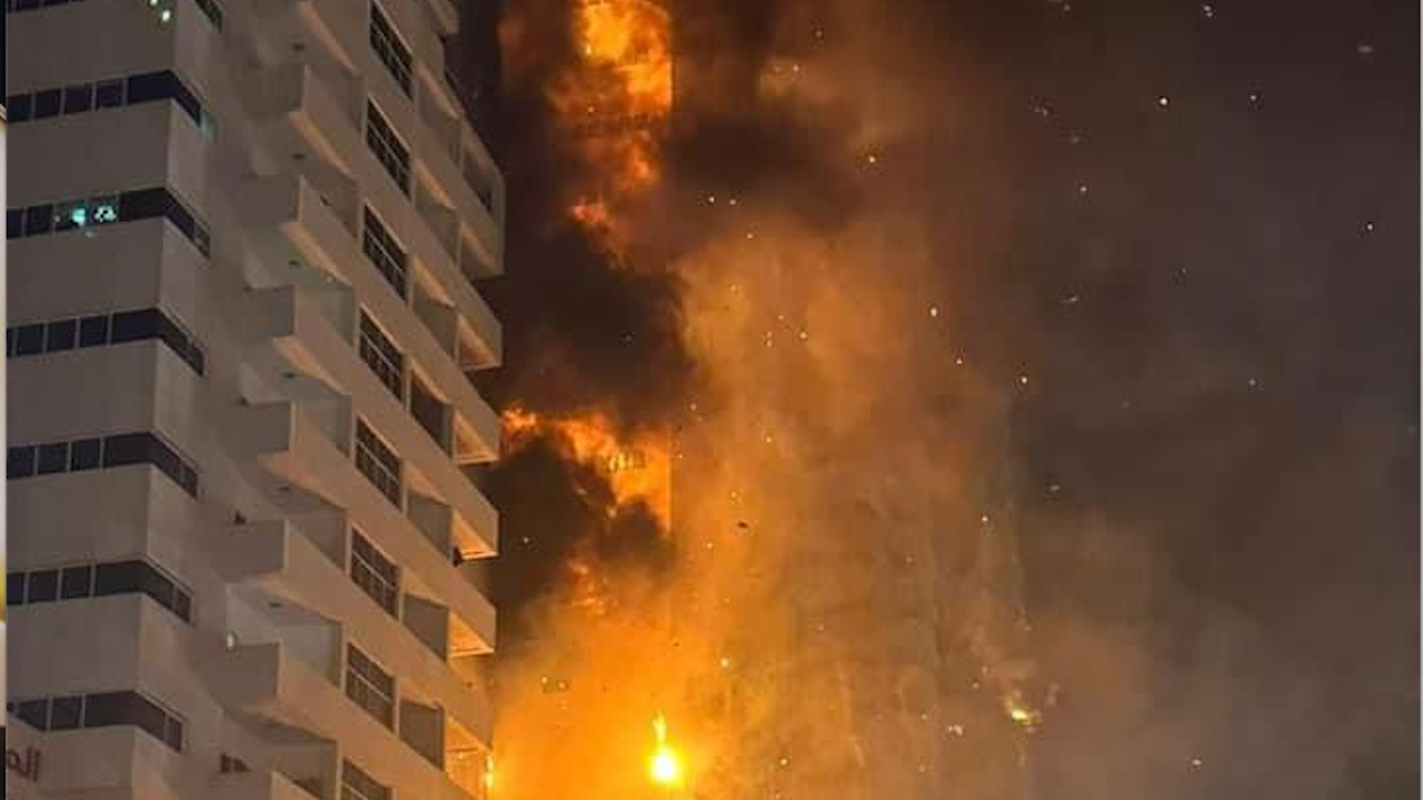 Голям пожар обхвана жилищна сграда в ОАЕ