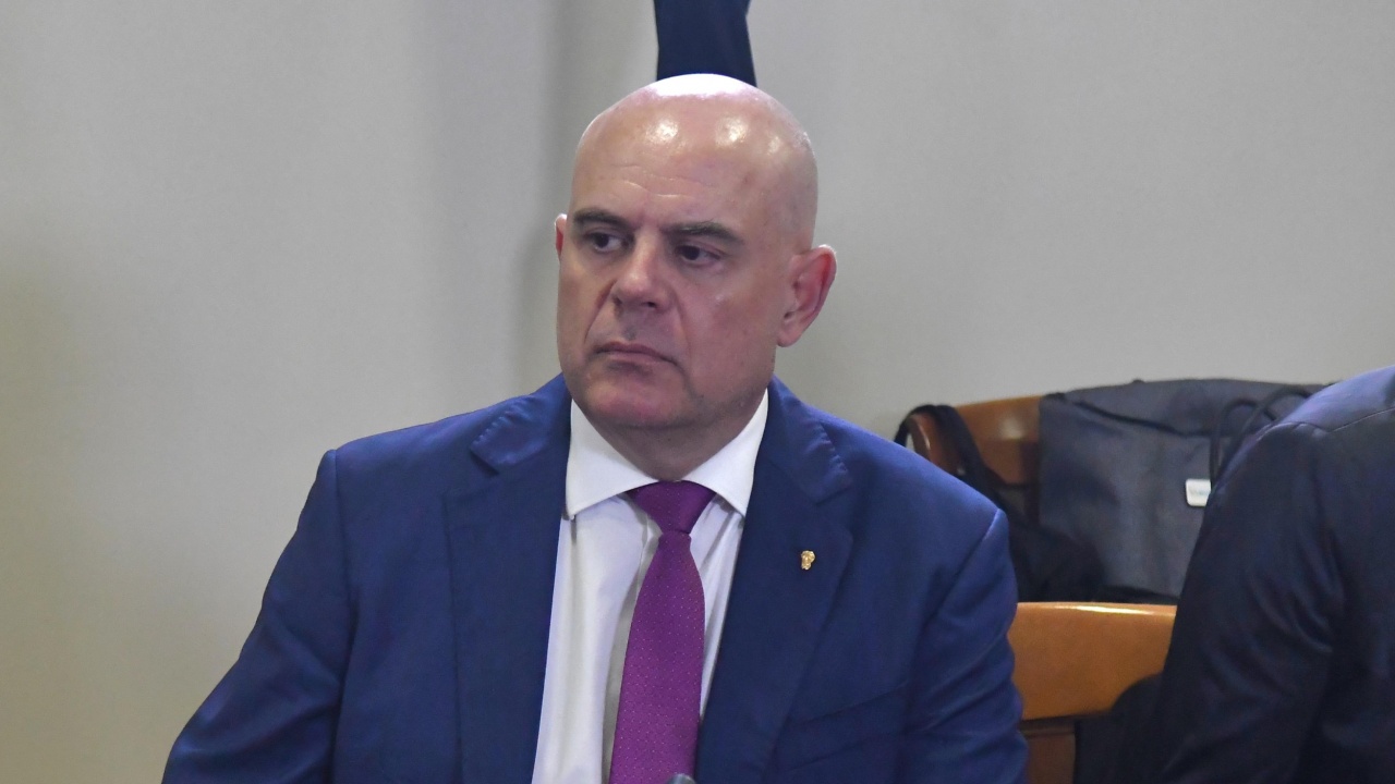 Прокурорската колегия ще дебатира по искането за оставка на Гешев като магистрат следващата седмица