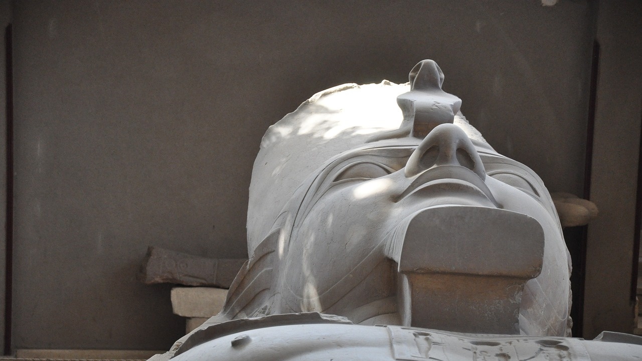 Швейцария върна на Египет фрагмент от 3400-годишна статуя на Рамзес Втори