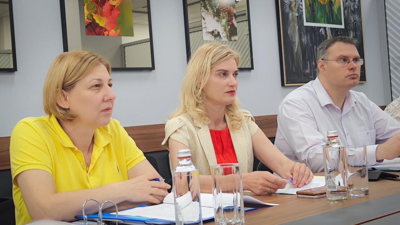 Министър Динкова събра туристическите атешата на разговор за външните пазари