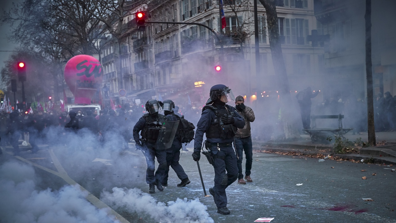 Обмисля се блокиране на социалните мрежи във Франция при нови размирици