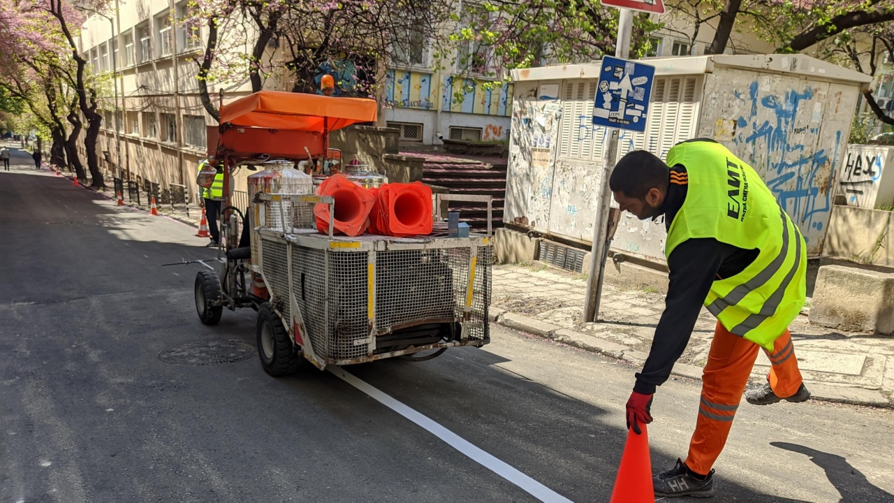Освежават пътната маркировка по първостепенната улична мрежа в София