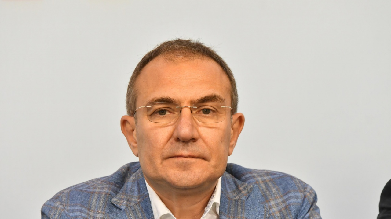 Борислав Гуцанов: Действията на Тагарев може да ни вкарат във войната