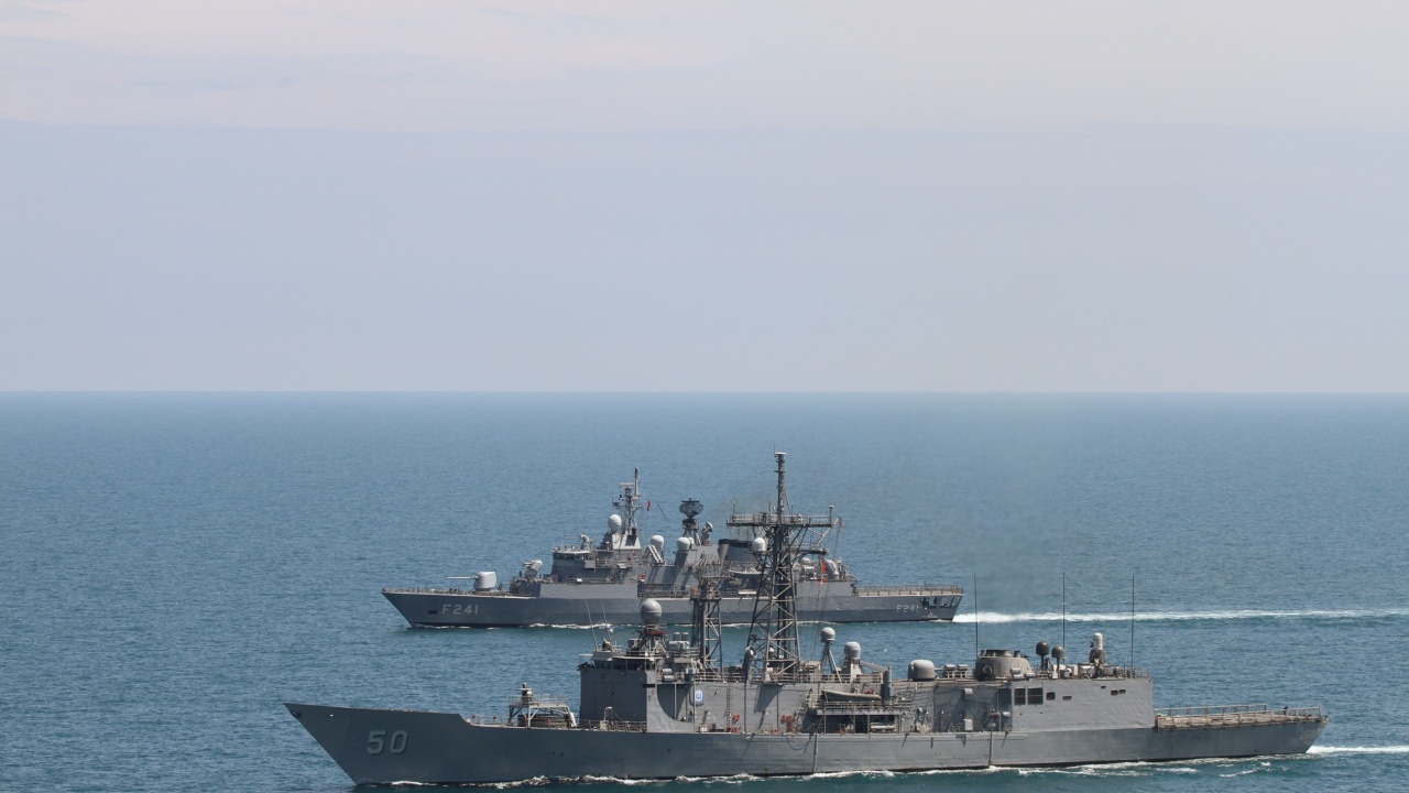 Два руски кораба пристигнаха в Китай