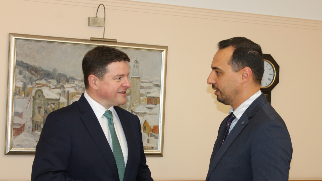 Министър Богданов се срещна с посланика на Великобритания