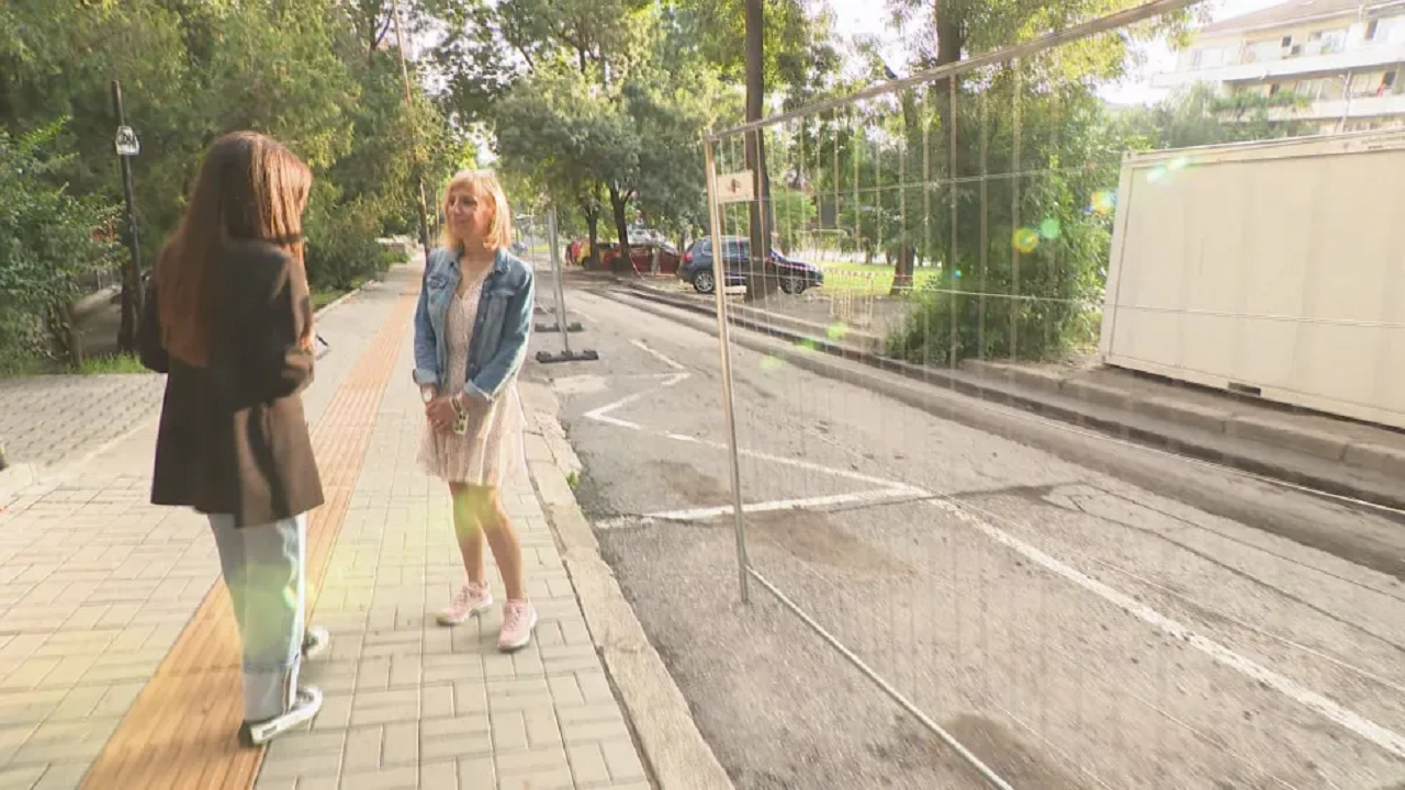 Ограда падна върху майка с дете в центъра на София