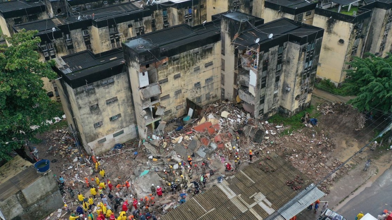Жилищна сграда се срути в Бразилия, загинаха най-малко осем души