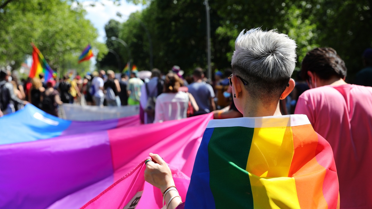 Десетки хиляди участваха в гей парада в Кьолн