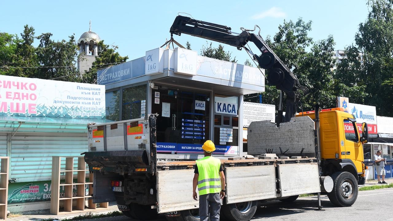 Премахват над 400 незаконни обекта в София