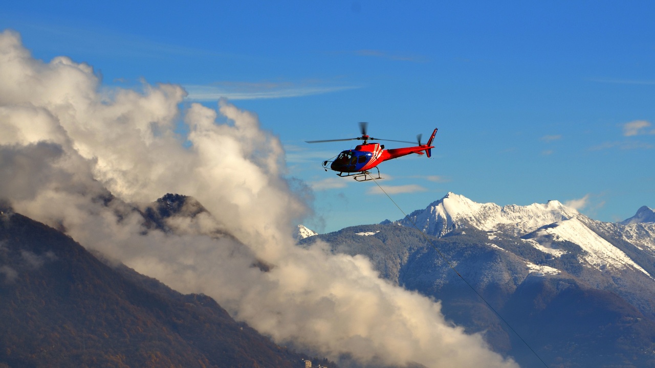 Хеликоптер се разби в близост до Еверест