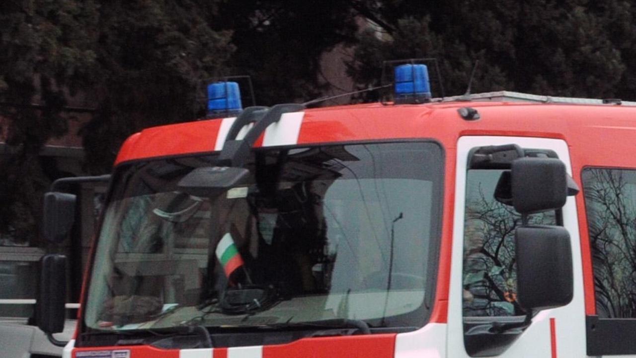 Акция на пожарникари, полицаи и медици спаси живота на жена в Хасково