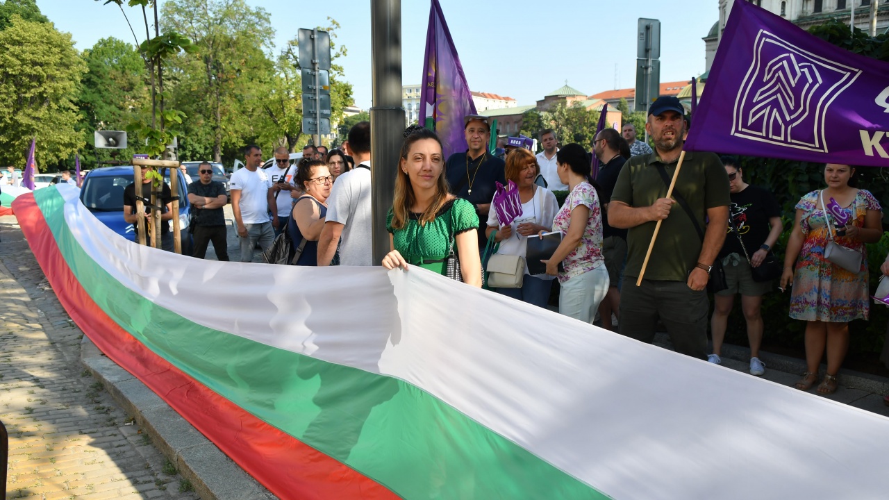 Приключи първата протестна акция на КНСБ пред парламента