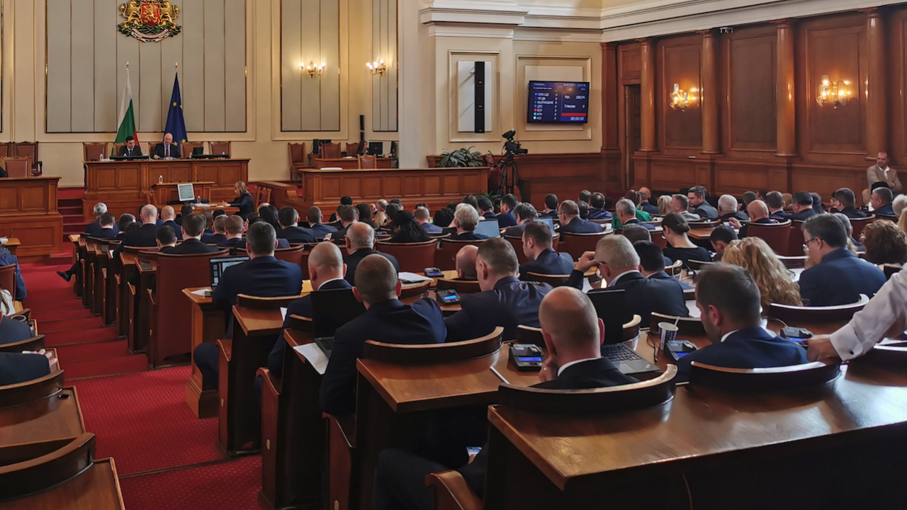 На първо четене: Депутатите премахнаха срока за избор на управител на НЗОК