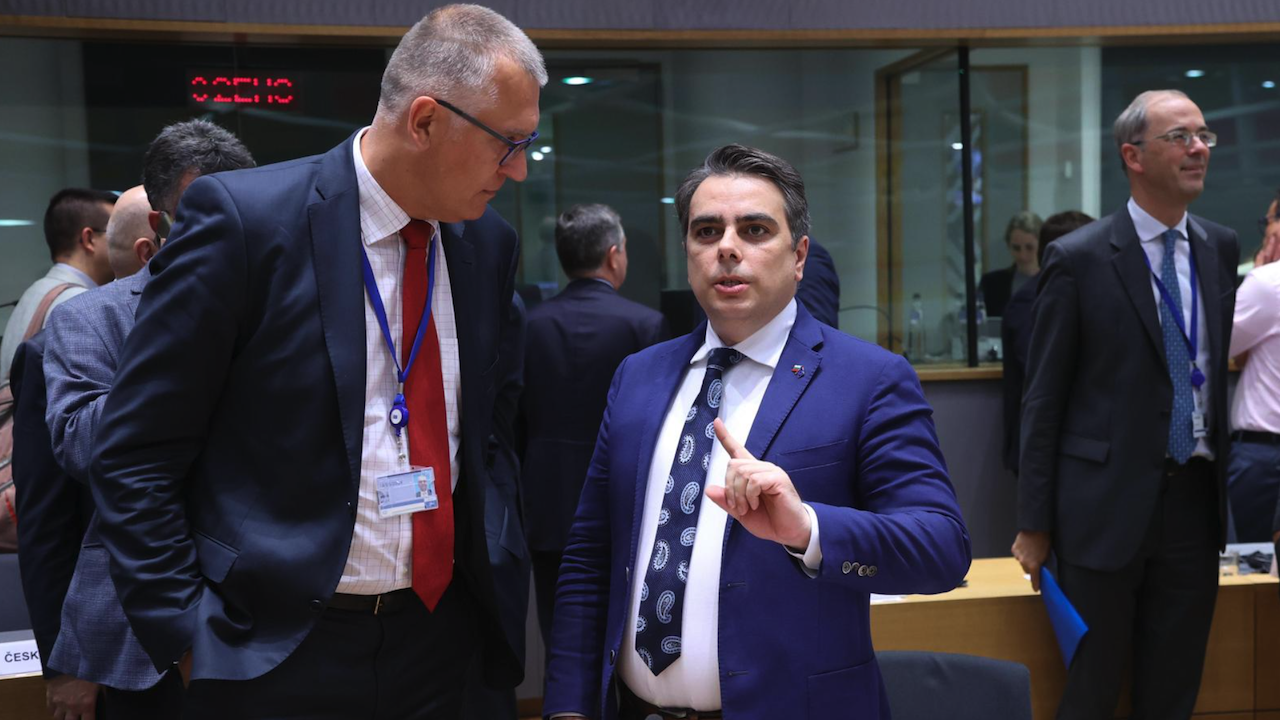 Асен Василев в Брюксел: Пакетът за собствени ресурси не е балансиран