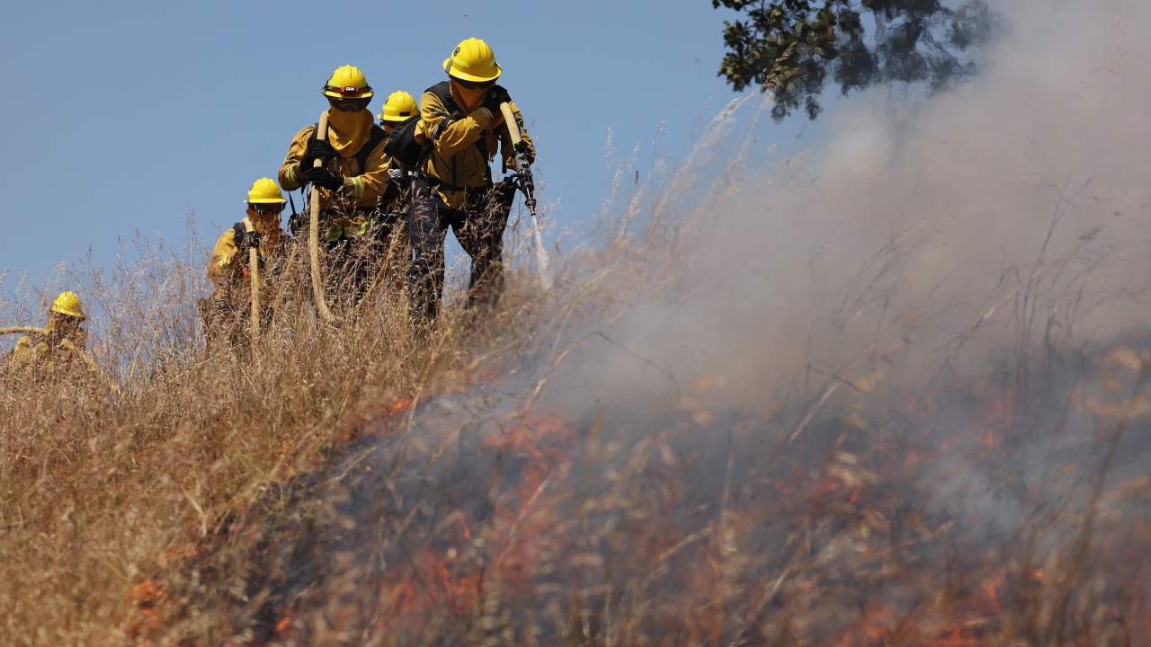 ЕС изпраща на Гърция подкрепления за борба с пожарите