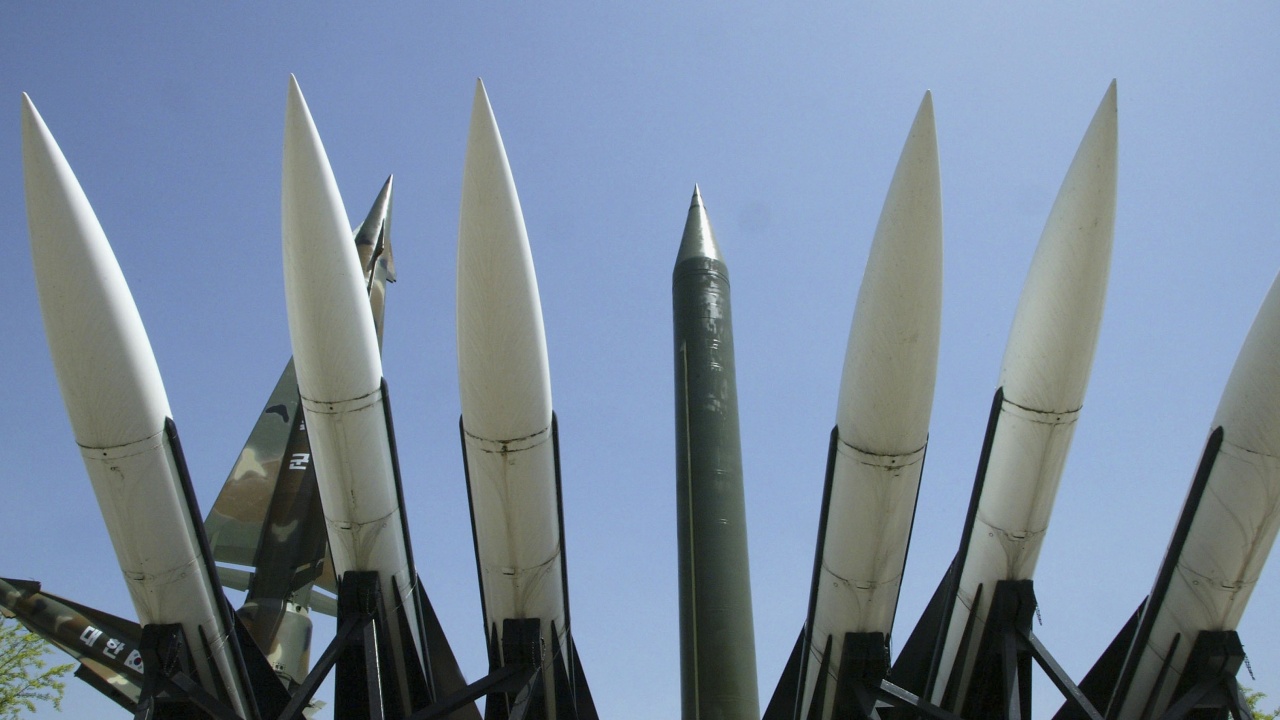 Северна Корея заплаши с ядрено оръжие заради американски прояви на военна сила