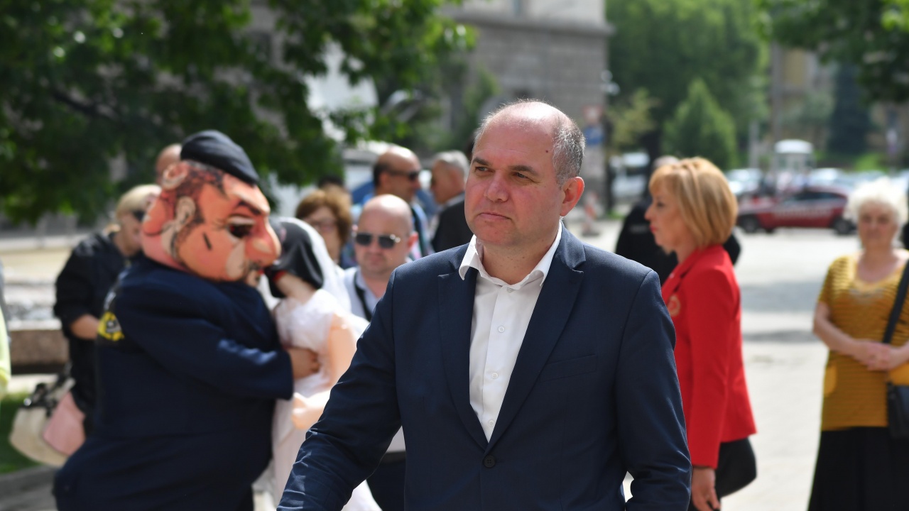 Владислав Панев (ПП-ДБ): При "Лукойл" става въпрос за интереси, които могат да купят български политици