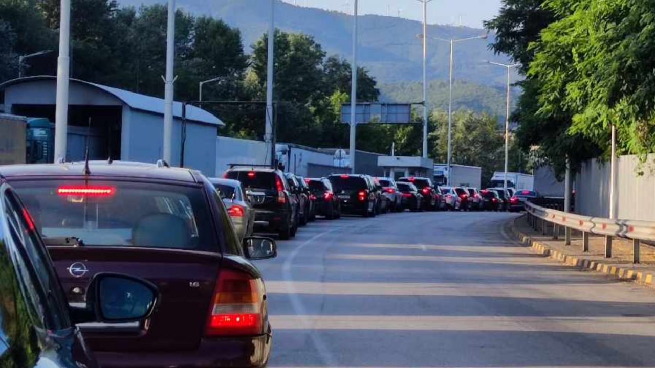 Интензивен трафик по границите със Сърбия и Румъния