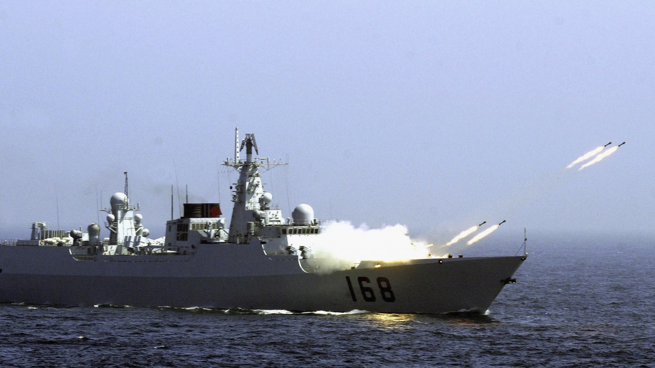 Руските военноморски сили извършиха учения с изстрелване на ракети по кораби в Черно море