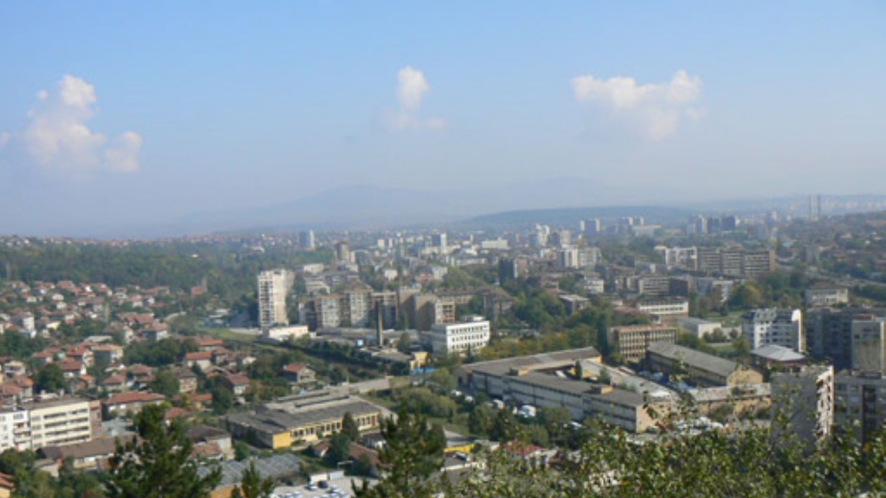 Заради жегите: Общината в Перник ще работи до 15 часа