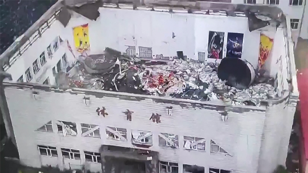 Покрив на физкултурен салон се срути в Китай, 11 души загинаха