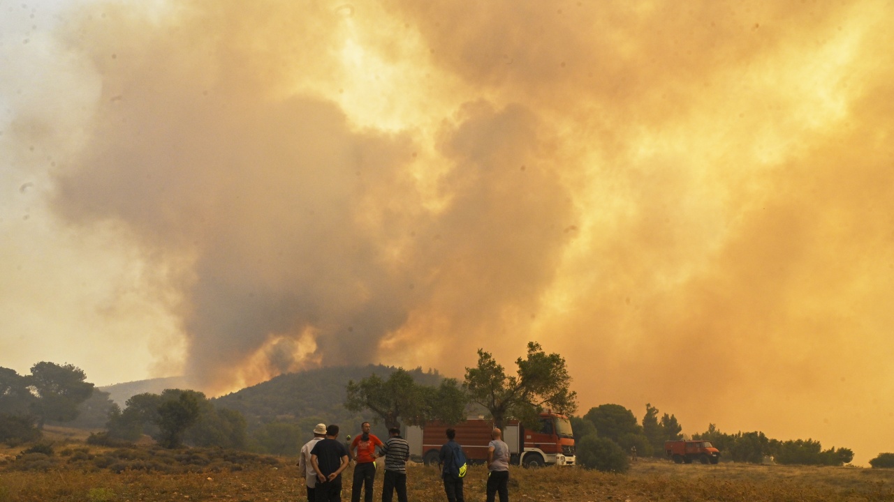 Сърбия изпраща 36 пожарникари и 14 пожарни коли в помощ на Гърция