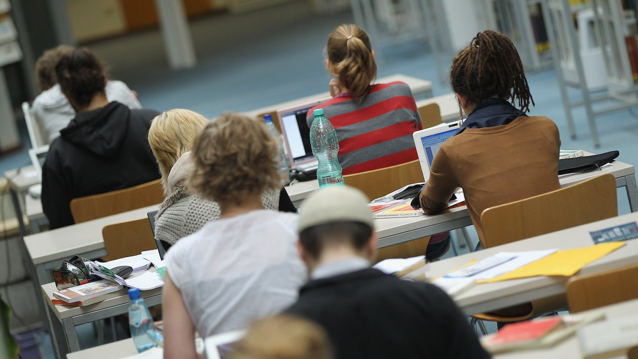 Над 1500 ученици участват в дуална форма на обучение по австрийски проект