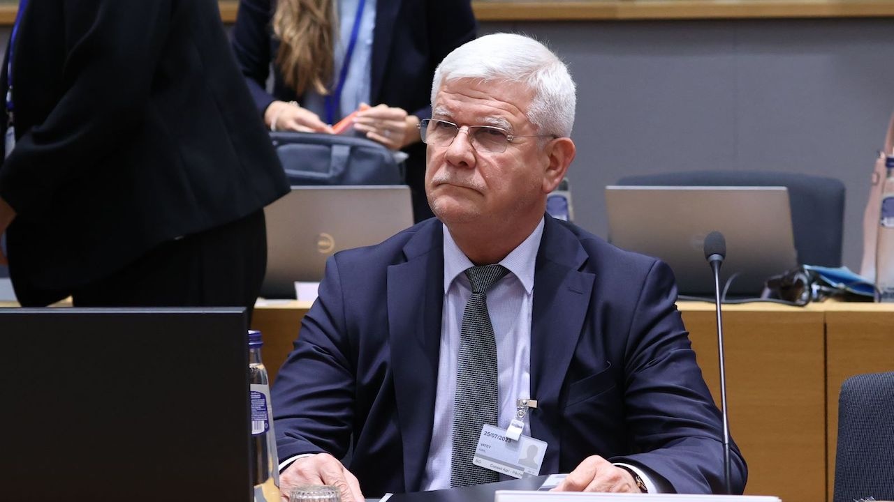 Министър Вътев представи пред Съвета на ЕС проблема на България със слънчогледа и сухото мляко