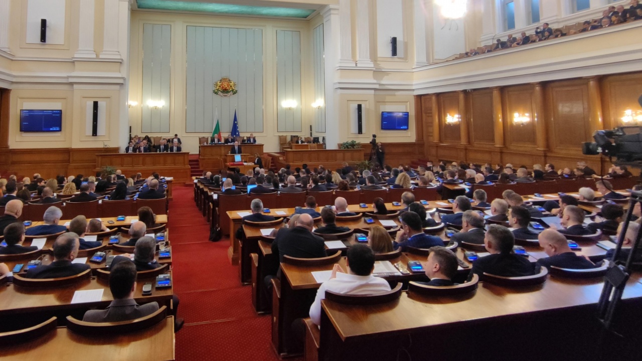 Бюджет 2023 влиза в пленарната зала на второ четене