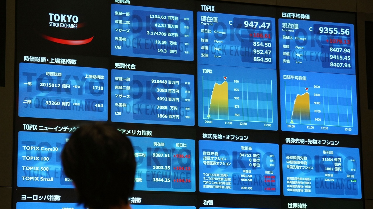 Лек спад в края на търговията в Токио въпреки растежа на Уолстрийт